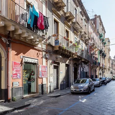 Centre Grotte Bianche 아파트 카타니아